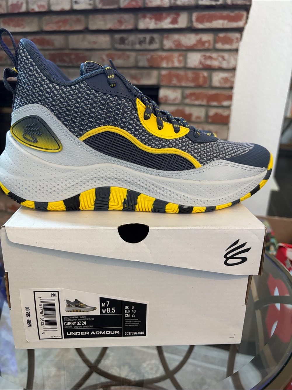 Under Armour Steph Curry 3Z 24 Basketball Shoes Men’s 7 / Women’s 8.5